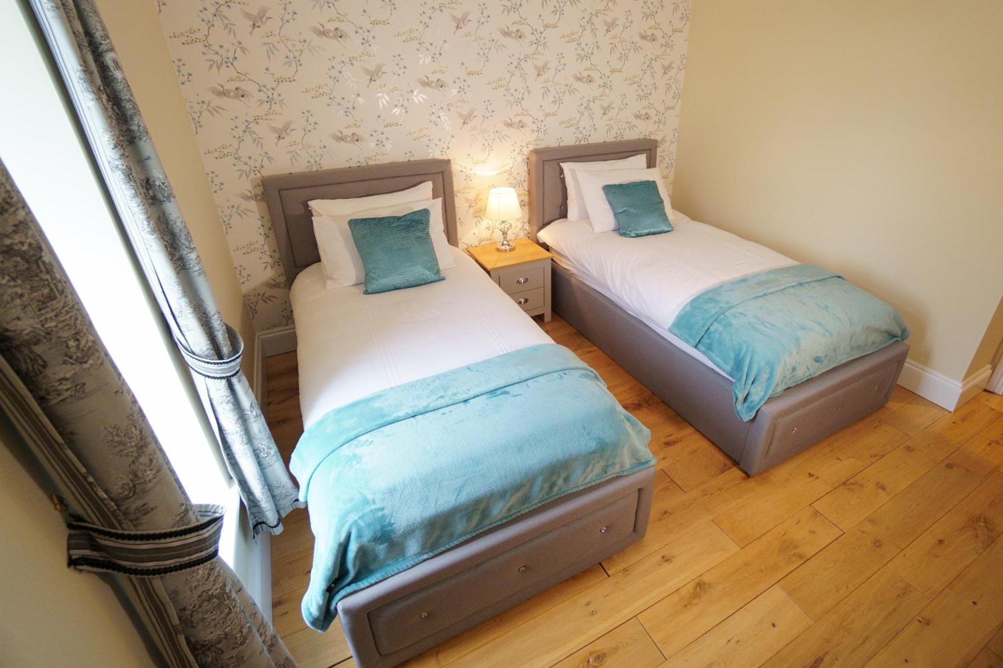 East Lodge Bolney Room photo