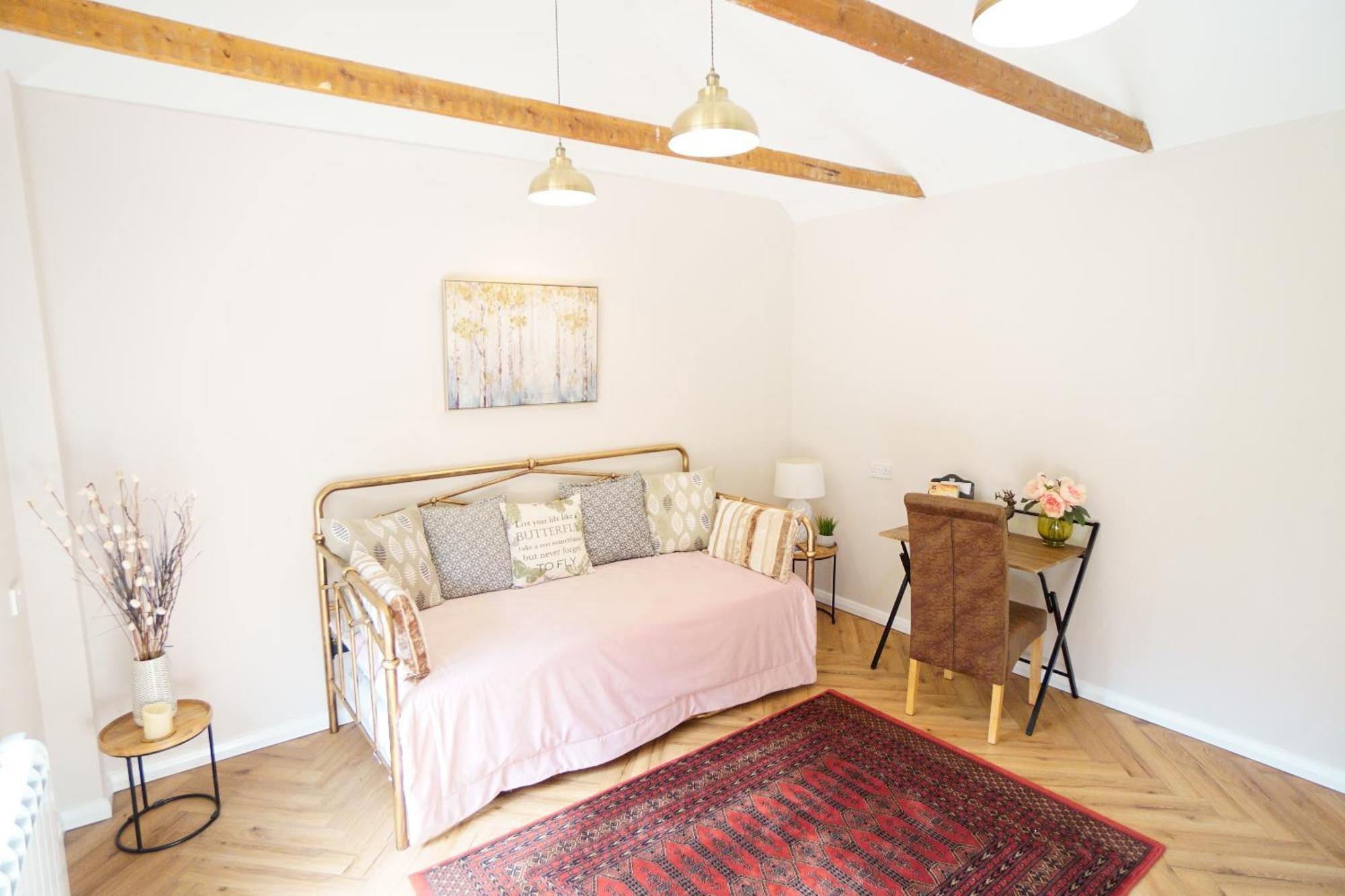 East Lodge Bolney Room photo